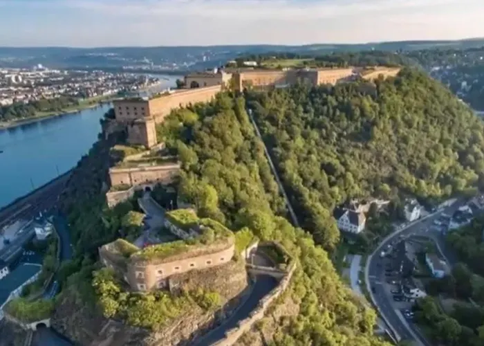 アパート Am Festungshang Ehrenbreitstein コブレンツ